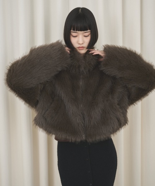 AIC. ボリュームファースタンドショートブルゾン AIC.（エーアイシー）の「ボリュームファースタンドショートブルゾン