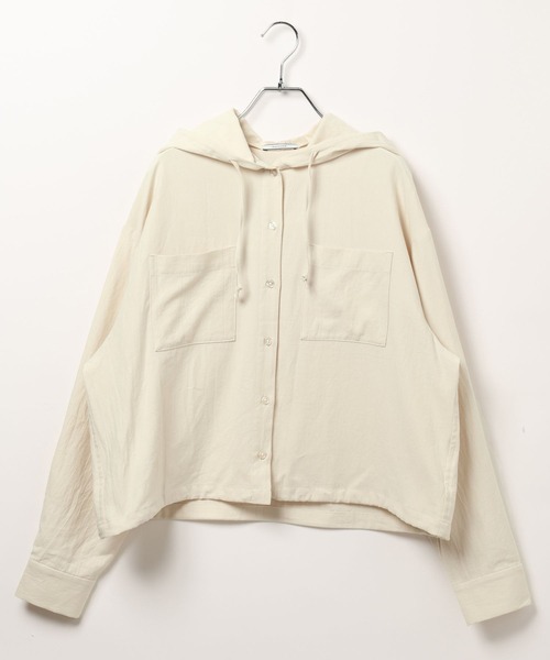 BAYFLOW（ベイフロー）の「[夏から秋口の羽織りに]シャツパーカー（シャツ/ブラウス・レディース・オフホワイト/チャコール/テラコッタ・FREE）」の4枚目の写真