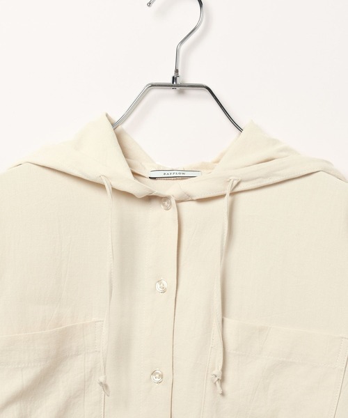 BAYFLOW（ベイフロー）の「[夏から秋口の羽織りに]シャツパーカー（シャツ/ブラウス・レディース・オフホワイト/チャコール/テラコッタ・FREE）」の9枚目の写真