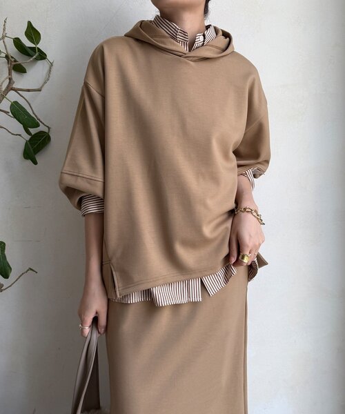 DouDou(ドゥドゥ)の「【WEB限定】ランタンスリーブフーディー+タイトスカートセット(セットアップ・レディース・カーキ/ブラック/アイボリー/キャメル・FREE)」の4枚目の写真