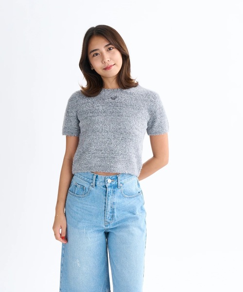 ROXY(ロキシー)の「MAKEUP /ロキシーショート丈ロゴワンポイント半袖シャギーニット(ニット/セーター・レディース・ピンク/グリーン/グレー・LARGE/MEDIUM/SMALL)」の2枚目の写真