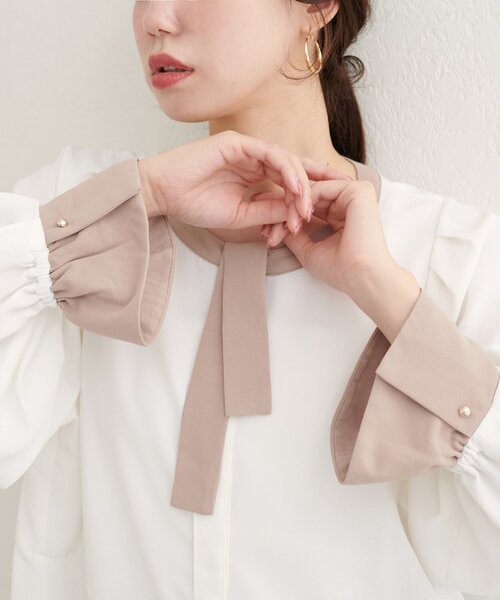 natural couture(ナチュラルクチュール)の「配色ボウタイペプラムブラウス(シャツ/ブラウス・レディース・ネイビー/ブラウン/ホワイト系その他/ベージュ系その他/グレー・FREE)」の4枚目の写真