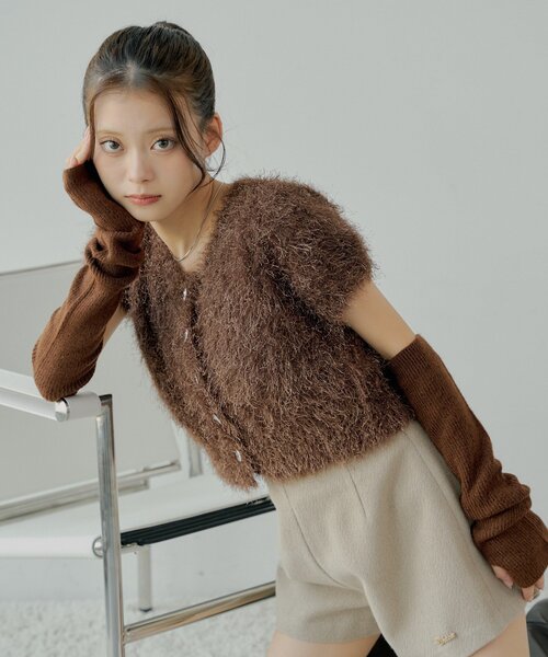 Chico（チコ）の「リブアームウォーマー付シャギー半袖ニット（ニット/セーター・レディース・アイボリー/ベージュ/チャコールグレー/ピンク/ブラウン・FREE）」の3枚目の写真