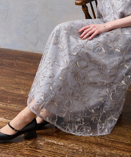 ビオラフラワーモチーフスパンコール刺繍袖付きパーティードレス 結婚