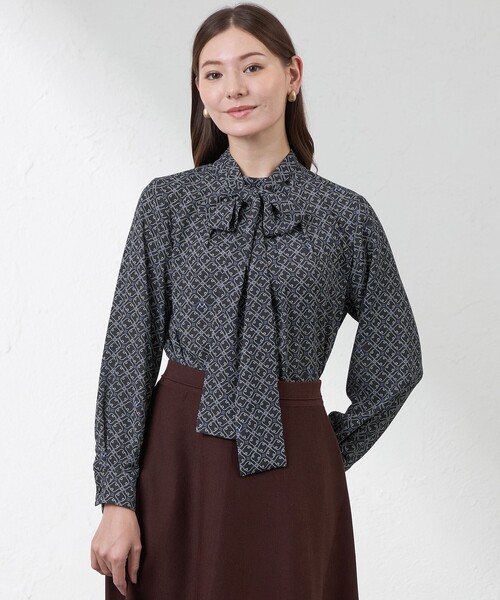 amaca(アマカ)の「【Anniversary Piece】【LIBERTY】Ribbon Medallion blouse(シャツ/ブラウス・レディース・ダークネイビー/ワイン・38/40)」の2枚目の写真
