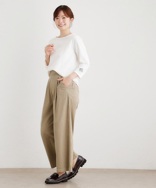 LAURA ASHLEY(ローラアシュレイ)の「【人気アイテム!袖刺繍あり】デラヴェジャージーカットソー(Tシャツ/カットソー・レディース・ブラック/ライトベージュ/レッド系1/オフホワイト・38/40)」の10枚目の写真