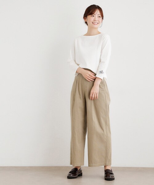 LAURA ASHLEY(ローラアシュレイ)の「【人気アイテム!袖刺繍あり】デラヴェジャージーカットソー(Tシャツ/カットソー・レディース・ブラック/ライトベージュ/レッド系1/オフホワイト・38/40)」の11枚目の写真