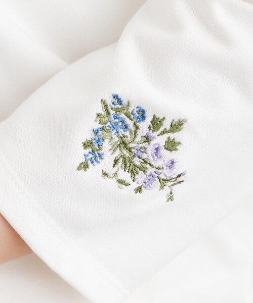 LAURA ASHLEY(ローラアシュレイ)の「【人気アイテム!袖刺繍あり】デラヴェジャージーカットソー(Tシャツ/カットソー・レディース・ブラック/ライトベージュ/レッド系1/オフホワイト・38/40)」の12枚目の写真