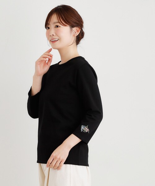 LAURA ASHLEY(ローラアシュレイ)の「【人気アイテム!袖刺繍あり】デラヴェジャージーカットソー(Tシャツ/カットソー・レディース・ブラック/ライトベージュ/レッド系1/オフホワイト・38/40)」の13枚目の写真