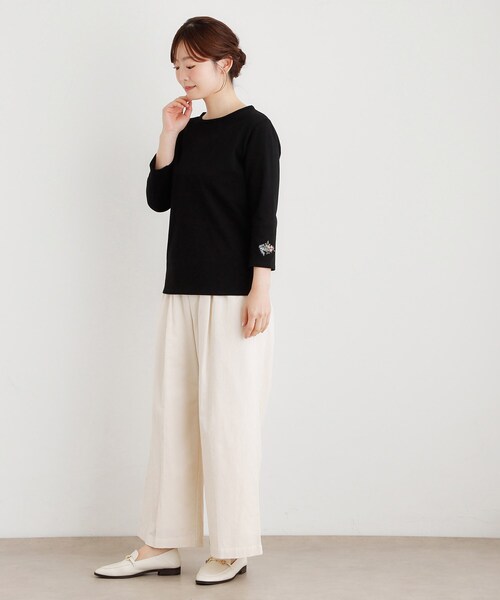 LAURA ASHLEY(ローラアシュレイ)の「【人気アイテム!袖刺繍あり】デラヴェジャージーカットソー(Tシャツ/カットソー・レディース・ブラック/ライトベージュ/レッド系1/オフホワイト・38/40)」の15枚目の写真