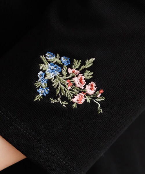 LAURA ASHLEY(ローラアシュレイ)の「【人気アイテム!袖刺繍あり】デラヴェジャージーカットソー(Tシャツ/カットソー・レディース・ブラック/ライトベージュ/レッド系1/オフホワイト・38/40)」の16枚目の写真