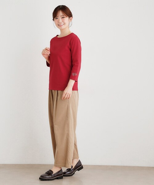 LAURA ASHLEY(ローラアシュレイ)の「【人気アイテム!袖刺繍あり】デラヴェジャージーカットソー(Tシャツ/カットソー・レディース・ブラック/ライトベージュ/レッド系1/オフホワイト・38/40)」の22枚目の写真