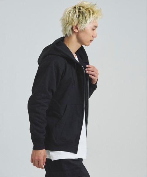 AVIREX（アヴィレックス）の「AVIREX -VARSITY LOGO SWEAT PARKA（パーカー・メンズ・ナチュラル/ブラック・XL/L/M）」の20枚目の写真
