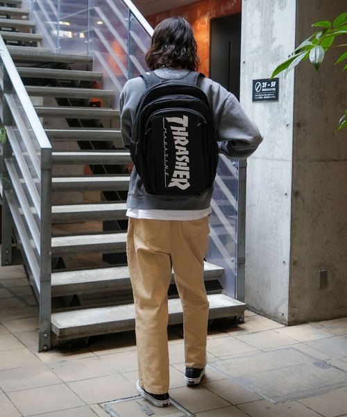 THRASHER（スラッシャー）の「HOMETOWN BACKPACK 35L/THRASHER スラッシャー  リュックサック バックパック ユニセックス 大容量 通学 通勤 PC収納 ストリート スケート（バックパック/リュック・メンズ・ブラック×ホワイト/ブラック×ブラック・FREE）」の16枚目の写真