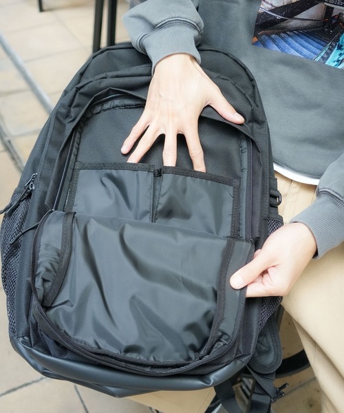 THRASHER（スラッシャー）の「HOMETOWN BACKPACK 35L/THRASHER スラッシャー  リュックサック バックパック ユニセックス 大容量 通学 通勤 PC収納 ストリート スケート（バックパック/リュック・メンズ・ブラック×ホワイト/ブラック×ブラック・FREE）」の11枚目の写真