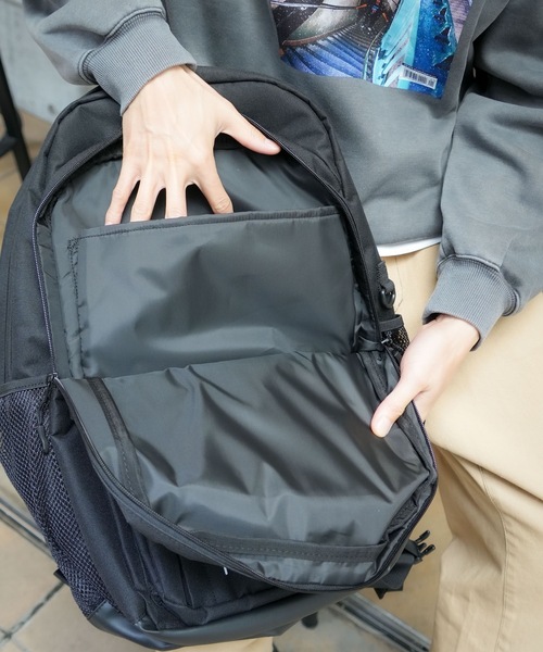 THRASHER（スラッシャー）の「HOMETOWN BACKPACK 35L/THRASHER スラッシャー  リュックサック バックパック ユニセックス 大容量 通学 通勤 PC収納 ストリート スケート（バックパック/リュック・メンズ・ブラック×ホワイト/ブラック×ブラック・FREE）」の10枚目の写真