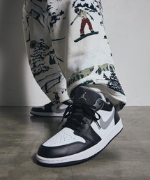 JORDAN BRAND(�W���[�_���u�����h)�̃G�A �W���[�_�� 1 LOW �����Y�V���[�Y / Air Jordan 1 Low Men's Shoes 553558-040 Black(�X�j�[�J�[)