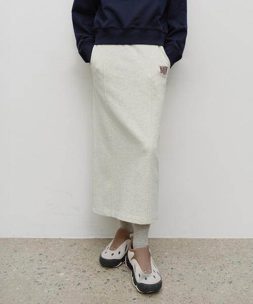 MARITHE + FRANCOIS GIRBAUD(マリテフランソワジルボー)の「W EMBROIDERY CLASSIC LOGO SWEAT SKIRT(スカート・レディース・ブルー/オートミール/Black・SMALL/MEDIUM)」の3枚目の写真