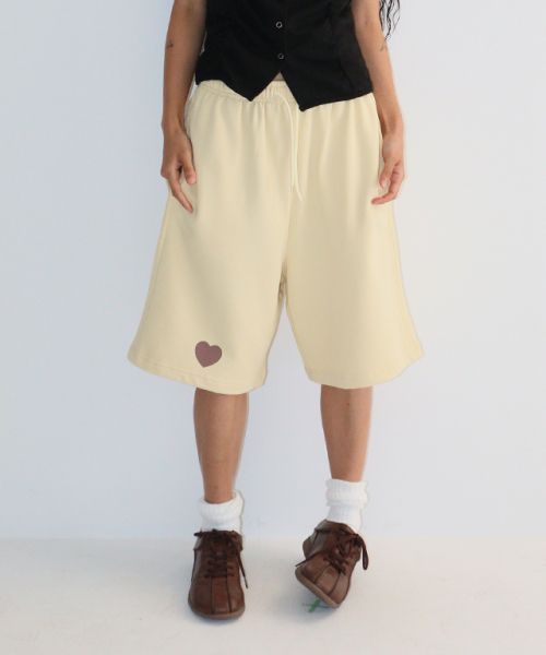 RONRON(ロンロン)の「HEART POINT BERMUDA TRAINING HALF PANTS SOFT YELLOW(その他パンツ・レディース・その他・FREE)」の2枚目の写真