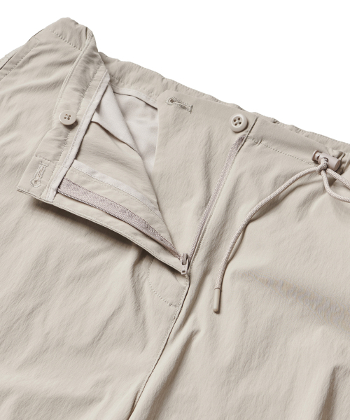 MUSINSA STANDARD WOMAN（ムシンサスタンダードウーマン）の「ウィメンズパラシュートパンツ[ライトベージュ]（スウェットパンツ・レディース・その他・30/24/26/28/22）」の4枚目の写真