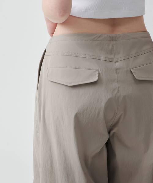 MUSINSA STANDARD WOMAN（ムシンサスタンダードウーマン）の「ウィメンズパラシュートパンツ[ライトベージュ]（スウェットパンツ・レディース・その他・30/24/26/28/22）」の7枚目の写真