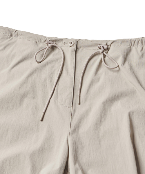 MUSINSA STANDARD WOMAN（ムシンサスタンダードウーマン）の「ウィメンズパラシュートパンツ[ライトベージュ]（スウェットパンツ・レディース・その他・30/24/26/28/22）」の8枚目の写真