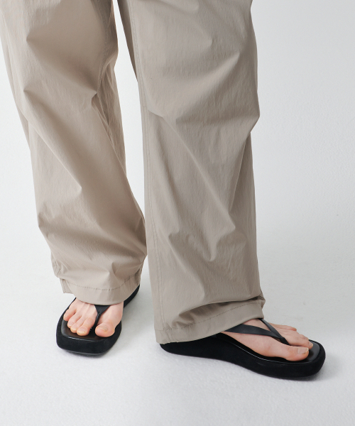 MUSINSA STANDARD WOMAN（ムシンサスタンダードウーマン）の「ウィメンズパラシュートパンツ[ライトベージュ]（スウェットパンツ・レディース・その他・30/24/26/28/22）」の10枚目の写真