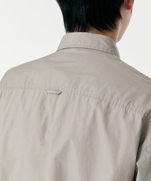 MUSINSA STANDARD（ムシンサスタンダード）の「リラックスドウォッシュドポプリンシャツ[ライトウォームグレー]（シャツ/ブラウス・メンズ・その他・SMALL/MEDIUM/LARGE/X-LARGE/XX-LARGE）」の8枚目の写真