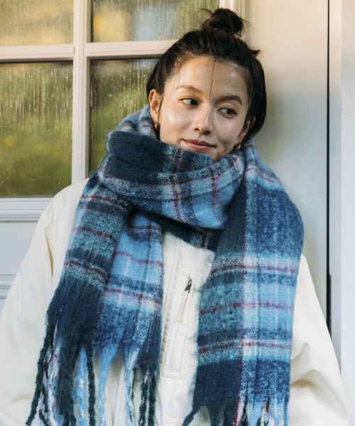 FREAK'S STORE(フリークスストア)の「チェック柄 ボリューム マフラー(マフラー・メンズ・ブラック/オリーブ/ブラウン/ベージュ/ネイビー・ONE SIZE)」の5枚目の写真