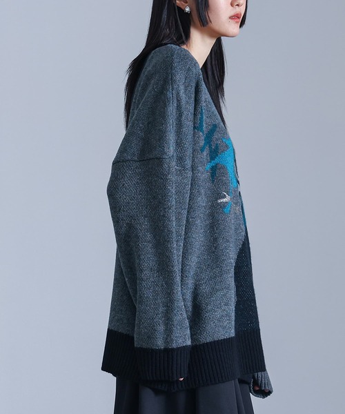 kOhAKU（コハク）の「『配色箔プリントアート柄ニット』（ニット/セーター・レディース・ブラック・FREE）」の9枚目の写真