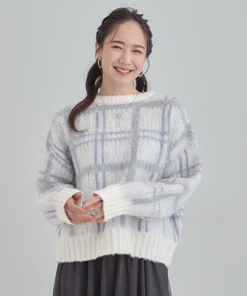 Cutie Blonde（キューティーブロンド）の「【S-LL】女性らしさ漂う ふわふわチェック柄ニット（ニット/セーター・レディース・ホワイト系2/ネイビー系1/ピンク系・01/02/04/03）」の4枚目の写真