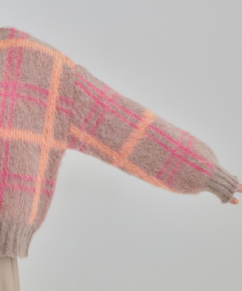 Cutie Blonde（キューティーブロンド）の「【S-LL】女性らしさ漂う ふわふわチェック柄ニット（ニット/セーター・レディース・ホワイト系2/ネイビー系1/ピンク系・01/02/04/03）」の20枚目の写真