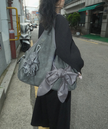 SIWEOL107（シウォル107）の「Bow Shoulder Bag (Nubuck Grey)（ショルダーバッグ・レディース）」