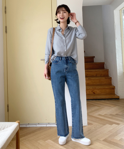 BBAEBBAE（ペッペ）の「ハイウエストロングワイドブーツカットデニムパンツ（デニムパンツ・レディース・ブルー・SMALL/MEDIUM/LARGE/X-LARGE/XX-LARGE）」の2枚目の写真