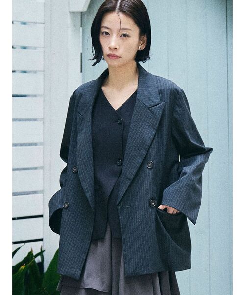 LAGUNAMOON（ラグナムーン）の「カフスダブルテーラードジャケット（テーラードジャケット・レディース・グレー/チャコールグレー/ベージュ・FREE）」の2枚目の写真