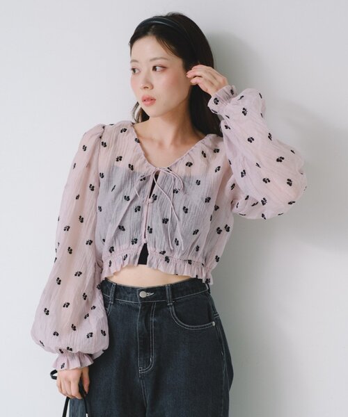 Kastane（カスタネ）の「フラワーステッチブラウス（シャツ/ブラウス・レディース・アイボリー/ブラック/サックスブルー/ピンク・FREE）」の4枚目の写真