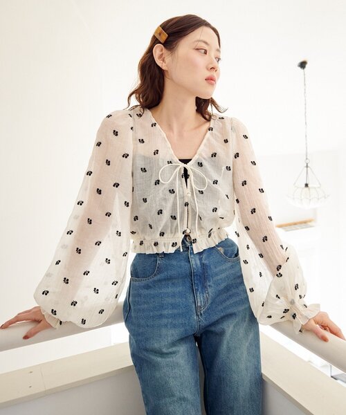 Kastane（カスタネ）の「フラワーステッチブラウス（シャツ/ブラウス・レディース・アイボリー/ブラック/サックスブルー・FREE）」の10枚目の写真