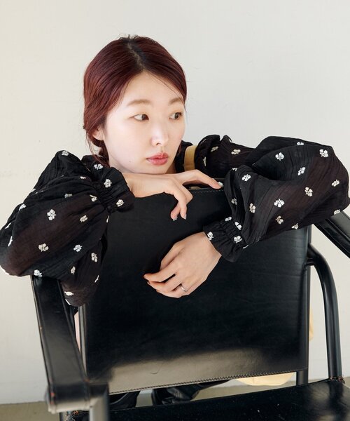 Kastane（カスタネ）の「フラワーステッチブラウス（シャツ/ブラウス・レディース・アイボリー/ブラック/サックスブルー・FREE）」の16枚目の写真