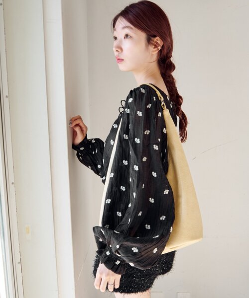 Kastane（カスタネ）の「フラワーステッチブラウス（シャツ/ブラウス・レディース・アイボリー/ブラック/サックスブルー/ピンク・FREE）」の21枚目の写真