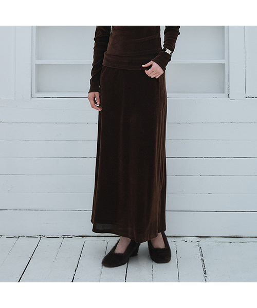 HOWUS(ホワス)の「VELVET LONG SKIRT (BROWN)(スカート・レディース・ブラウン・ONE SIZE)」の1枚目の写真