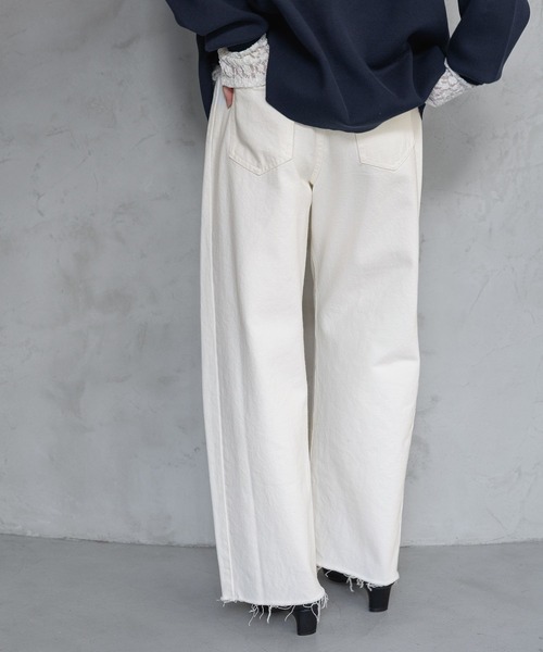 A part by（アパートバイ）の「Apbカーブデニムパンツ（デニムパンツ・レディース・ライトブルー/オフホワイト・MEDIUM/SMALL）」の7枚目の写真