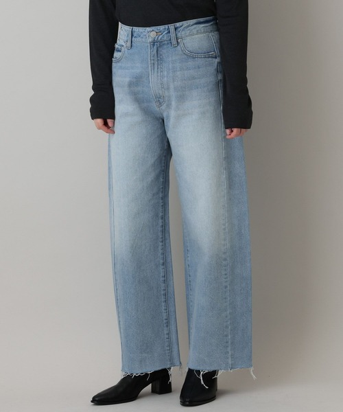 A part by（アパートバイ）の「Apbカーブデニムパンツ（デニムパンツ・レディース・ライトブルー/オフホワイト・MEDIUM/SMALL）」の22枚目の写真