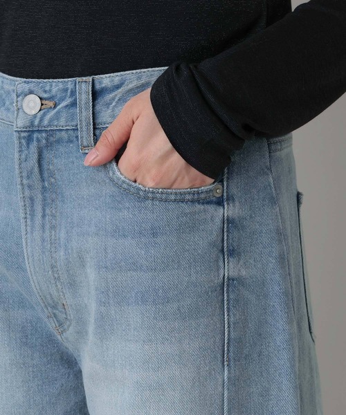 A part by（アパートバイ）の「Apbカーブデニムパンツ（デニムパンツ・レディース・ライトブルー/オフホワイト・MEDIUM/SMALL）」の18枚目の写真