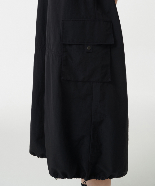 MUSINSA STANDARD WOMAN（ムシンサスタンダードウーマン）の「ウィメンズナイロンパラシュートカーゴドレス[ブラック]（ワンピース・レディース・その他・S/M/L）」の6枚目の写真