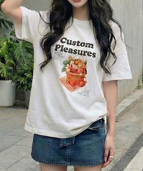 September SEOUL(セプテンバーソウル)の「ストローピクニックバスケットグラフィックTシャツ(Tシャツ/カットソー・レディース・ホワイト/ブルー・FREE)」の1枚目の写真
