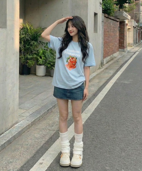 September SEOUL(セプテンバーソウル)の「ストローピクニックバスケットグラフィックTシャツ(Tシャツ/カットソー・レディース・ホワイト/ブルー・FREE)」の3枚目の写真
