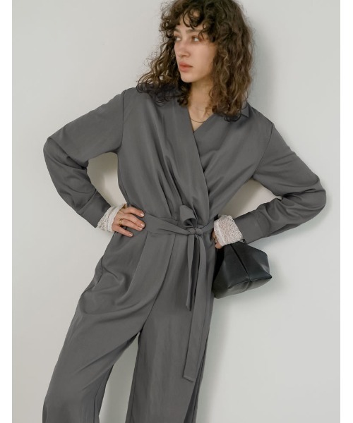 Re:EDIT（リエディ）の「[2026S/S COLLECTION][低身長/高身長サイズ有]ポーラカシュクールオールインワン（つなぎ/オールインワン・レディース・チャコールグレー/ブラック/ベージュ・SHORT/MEDIUM/TALL/LARGE）」の13枚目の写真