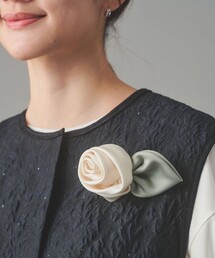 UNITED ARROWS | サテン ローズ コサージュ(ブローチ/コサージュ)