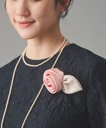 UNITED ARROWS（ユナイテッドアローズ）の「サテン ローズ コサージュ（ブローチ/コサージュ）」