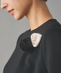 UNITED ARROWS（ユナイテッドアローズ）の「サテン ローズ コサージュ（ブローチ/コサージュ）」